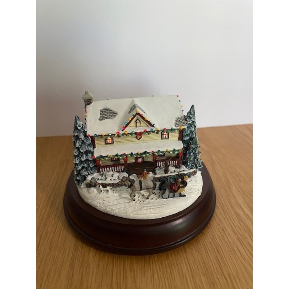Thomas Kinkade Victorian Lights Holiday Traditions 79266 OS Cream Excellent COA